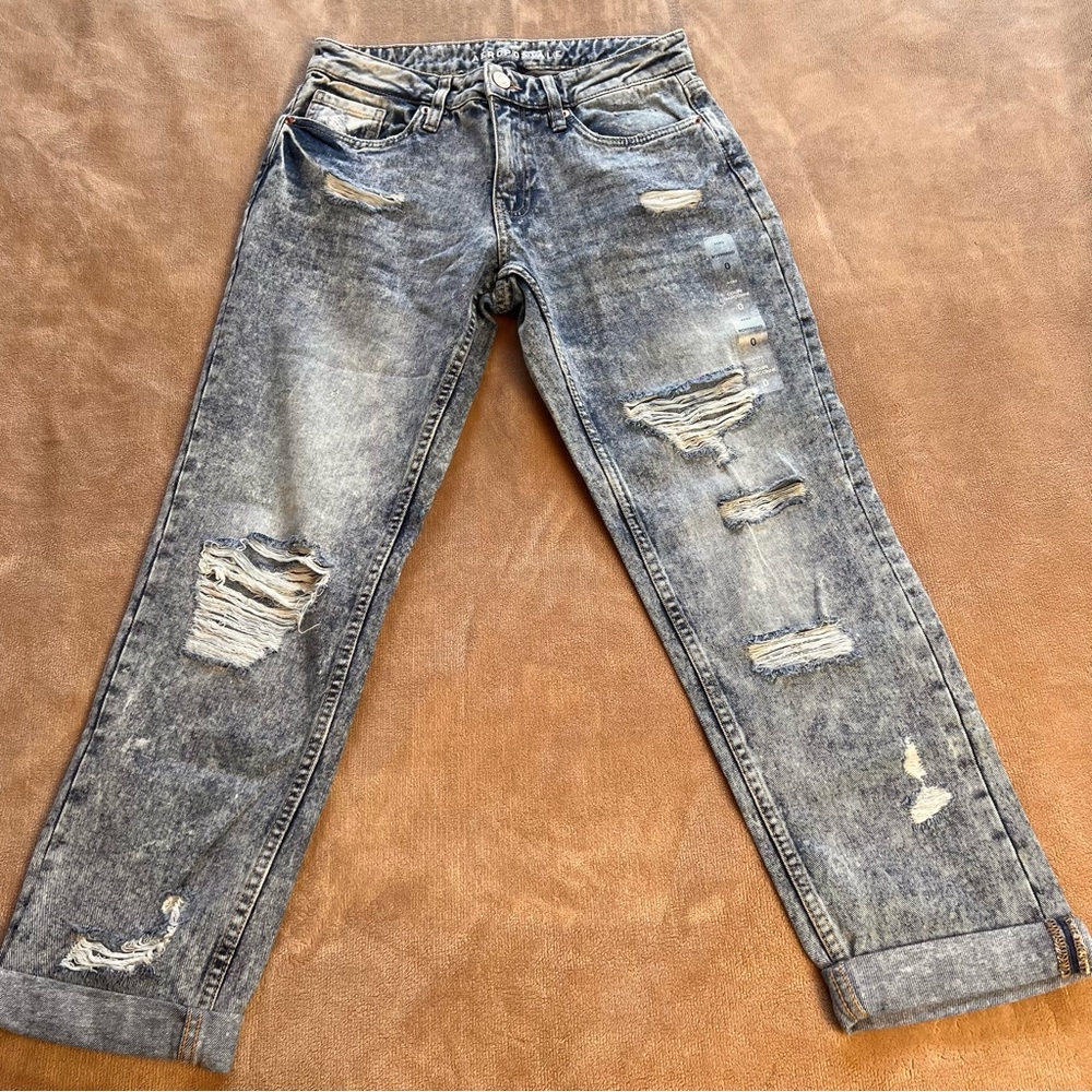 AERO NWOT Faded Light Wash Distressed Mid Rise Slouchy Boyfriend Jean - Size 0